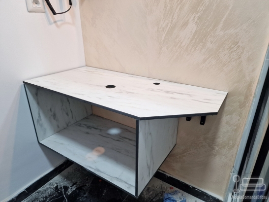 Corp chiuvetă baie din HPL – 1100 × 450 × 400 mm, montaj Pensiunea Podu’ cu Lanțuri, Bacău