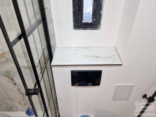 Corp chiuvetă baie din HPL – 1100 × 450 × 400 mm, montaj Pensiunea Podu’ cu Lanțuri, Bacău