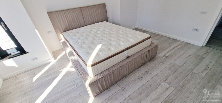 Pat tapitat cu somieră rabatabilă 200×160 cm – spațiu ascuns pentru depozitare