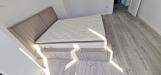 Pat tapitat cu somieră rabatabilă 200×160 cm – spațiu ascuns pentru depozitare