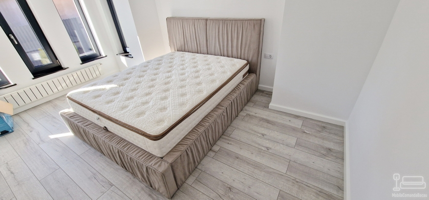 Pat tapitat cu somieră rabatabilă 200×160 cm – spațiu ascuns pentru depozitare
