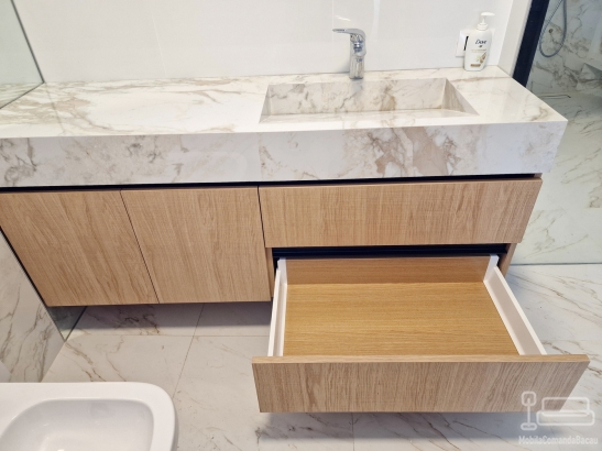 Mobilier de baie MDF furniruit, cu sertare Blum soft-close și blat cu lavoar integrat