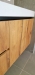 Mobilier de baie din MDF furniruit, cu fronturi Rauvisio Crystal și sertare Blum soft-close