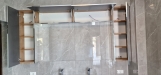 Mobilier de baie din MDF furniruit, cu fronturi Rauvisio Crystal și sertare Blum soft-close
