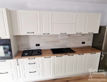 Bucătărie din MDF vopsit cu feronerie Blum – 4,3 m