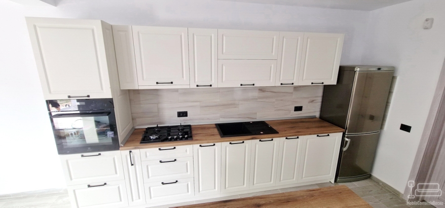 Bucătărie din MDF vopsit cu feronerie Blum – 4,3 m