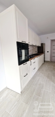 Bucătărie din MDF vopsit cu feronerie Blum – 4,3 m