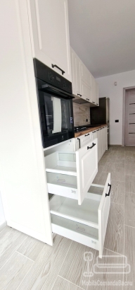 Bucătărie din MDF vopsit cu feronerie Blum – 4,3 m