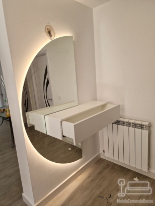 Mobilier dormitor mdf – pat tapițat cu somieră rabatabilă, dulap 4 uși și zonă de machiaj led