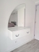 Mobilier dormitor mdf – pat tapițat cu somieră rabatabilă, dulap 4 uși și zonă de machiaj led