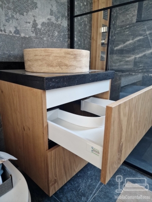 Mobilier baie din MDF furniruit cu blat din quartz – feronerie Blum, Bacău