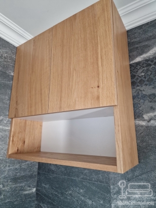 Mobilier baie din MDF furniruit cu blat din quartz – feronerie Blum, Bacău