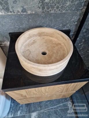 Mobilier baie din MDF furniruit cu blat din quartz – feronerie Blum, Bacău