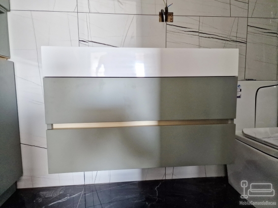 Mobilier baie din MDF vopsit cu feronerie Blum – Bacău