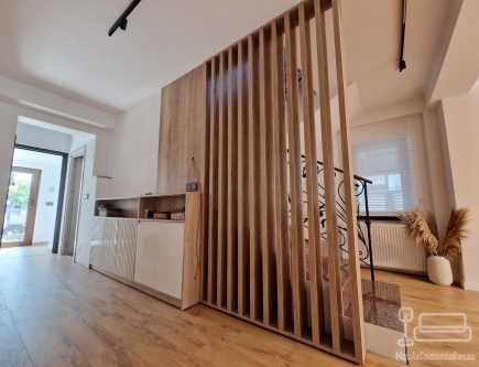 Mobilier hol la comandă – MDF vopsit cu riflaje