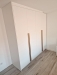 Mobilier dormitor mdf – pat tapițat cu somieră rabatabilă, dulap 4 uși și zonă machiaj led