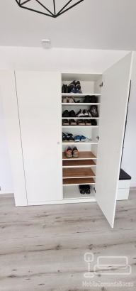Mobilier hol din pal melaminat cu banchetă tapițată