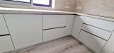 Mobilier de bucătărie din PAL melaminat, cu feronerie Blum cu amortizare