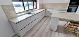 Mobilier de bucătărie din PAL melaminat, cu feronerie Blum cu amortizare