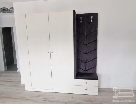 Mobilier hol din pal melaminat cu banchetă tapițată