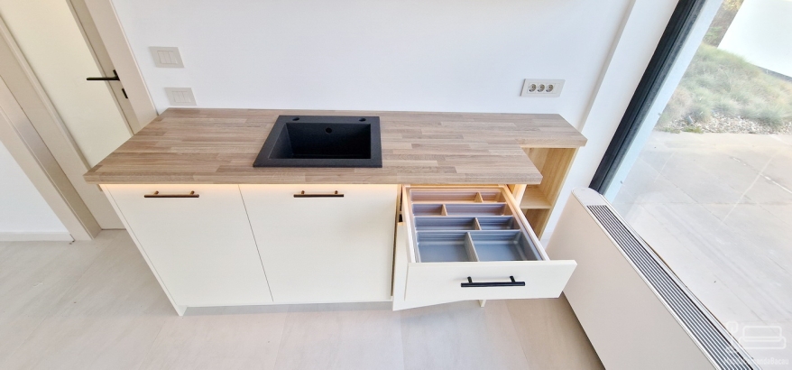 Bucătărie din mdf vopsit, 2000 mm – feronerie blum, iluminare led hafele