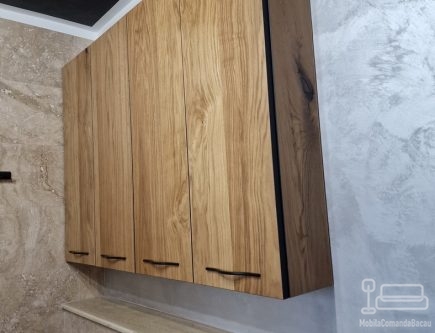 Mobilier de baie din MDF furniruit, cu feronerie Blum – Bacău