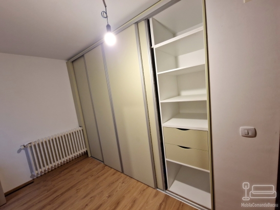 Mobilier dressing cu uși glisante hafele – 3100 × 860 × 2500 mm, dospinești, Bacău