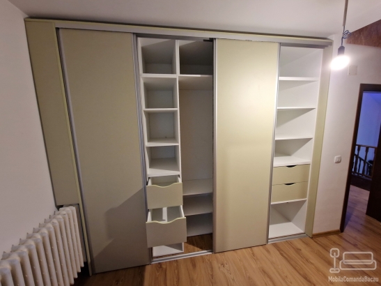 Mobilier dressing cu uși glisante hafele – 3100 × 860 × 2500 mm, dospinești, Bacău