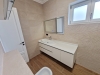 Mobilier de baie din MDF furniruit, cant laser și blat din quartz – 1,8 m, Bacău