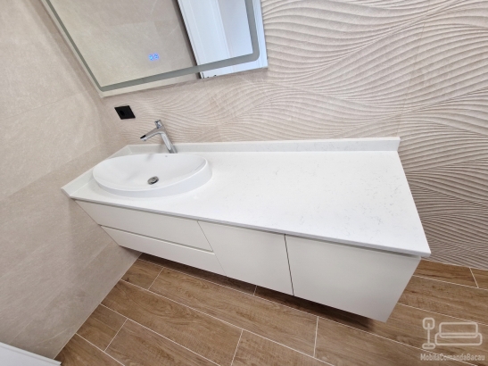 Mobilier de baie din MDF furniruit, cant laser și blat din quartz – 1,8 m, Bacău