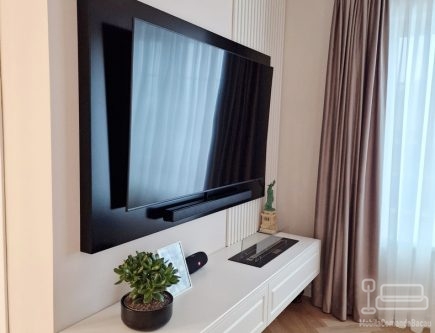Mobilier living din MDF vopsit cu riflaje – 2200 mm, feronerie Blum
