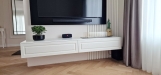 Mobilier living din MDF vopsit cu riflaje – 2200 mm, feronerie Blum
