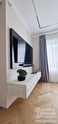 Mobilier living din MDF vopsit cu riflaje – 2200 mm, feronerie Blum