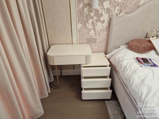 Comodă de dormitor din MDF vopsit curbat, cu picior metalic auriu – Vrancea