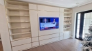 Mobilier living tip bibliotecă din MDF vopsit cu canturi aurii și iluminare LED – 4100 mm, Vrancea
