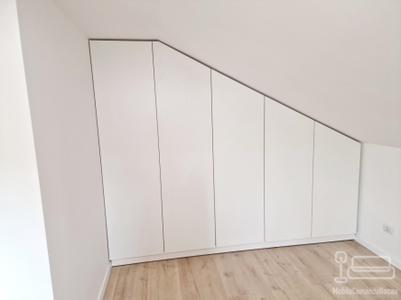 Dressing mansardă la comandă – PAL, 2.740 × 550 × 2.230 mm, Traian (Bacău)