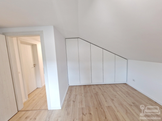 Dressing mansardă la comandă – PAL, 2.740 × 550 × 2.230 mm, Traian (Bacău)
