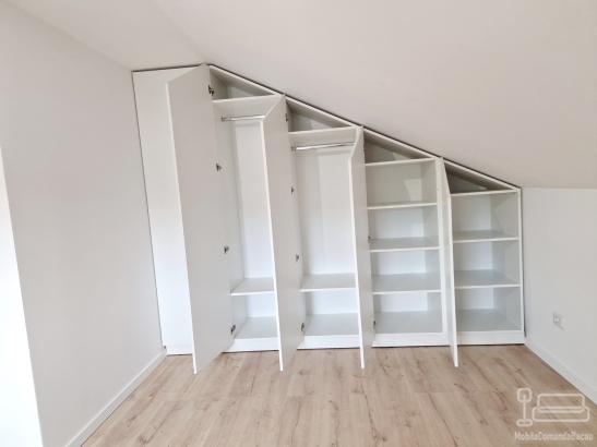 Dressing mansardă la comandă – PAL, 2.740 × 550 × 2.230 mm, Traian (Bacău)