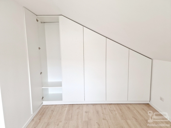 Dressing mansardă la comandă – PAL, 2.740 × 550 × 2.230 mm, Traian (Bacău)