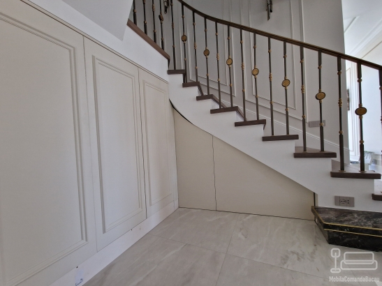 Mobilier hol sub scară din MDF vopsit, cu profile duropolimer și feronerie Blum – Vrancea