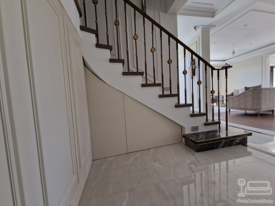 Mobilier hol sub scară din MDF vopsit, cu profile duropolimer și feronerie Blum – Vrancea