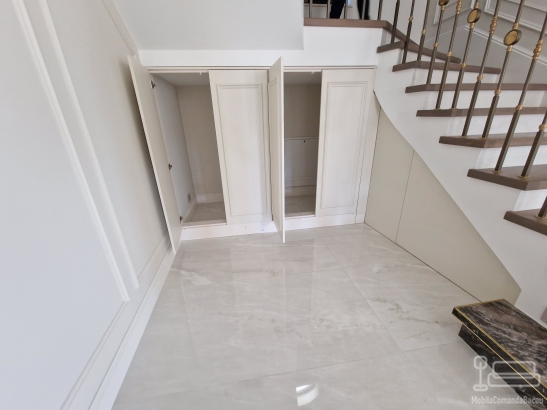 Mobilier hol sub scară din MDF vopsit, cu profile duropolimer și feronerie Blum – Vrancea