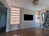 Mobilier living tip bibliotecă din MDF vopsit cu canturi aurii și iluminare LED – 4100 mm, Vrancea