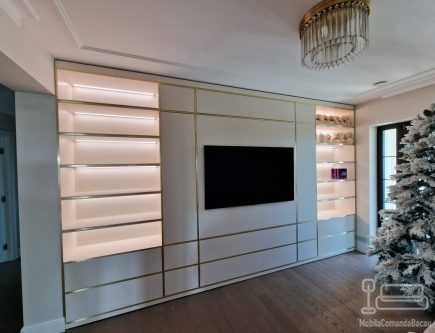 Mobilier living tip bibliotecă din MDF vopsit cu canturi aurii și iluminare LED – 4100 mm, Vrancea