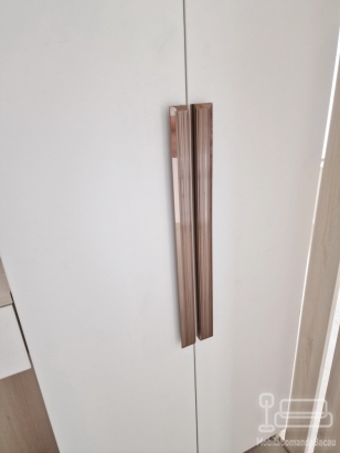 Mobilier hol cu riflaje și oglindă – pal melaminat, feronerie Blum (București)