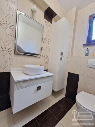 Mobilier baie din MDF vopsit cu riflaj și feronerie Blum