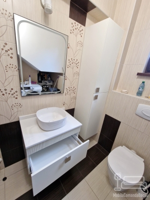 Mobilier baie din MDF vopsit cu riflaj și feronerie Blum