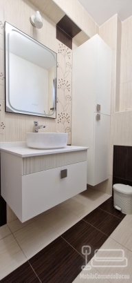 Mobilier baie din MDF vopsit cu riflaj și feronerie Blum