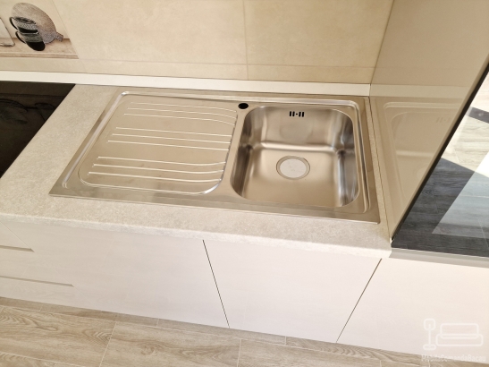 Bucătărie mdf perfect sense, 4650 mm – feronerie blum & masă extensibilă în sertar, adjud