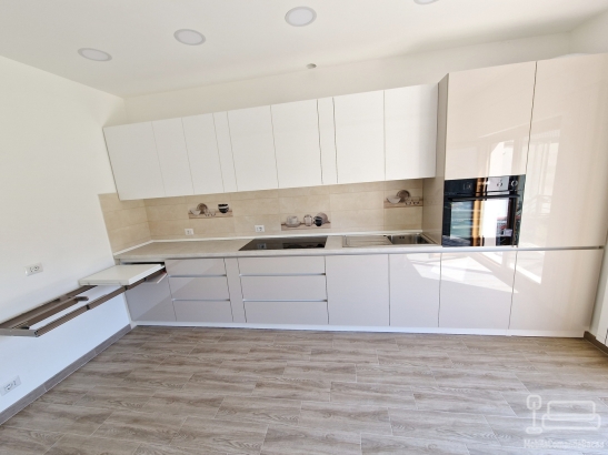 Bucătărie mdf perfect sense, 4650 mm – feronerie blum & masă extensibilă în sertar, adjud